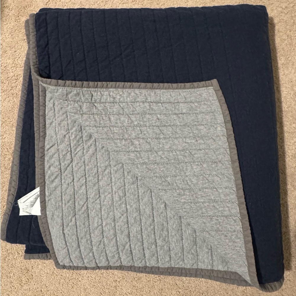 Reversible Blue and Gray Quilted Blanket - Picture 2 of 4